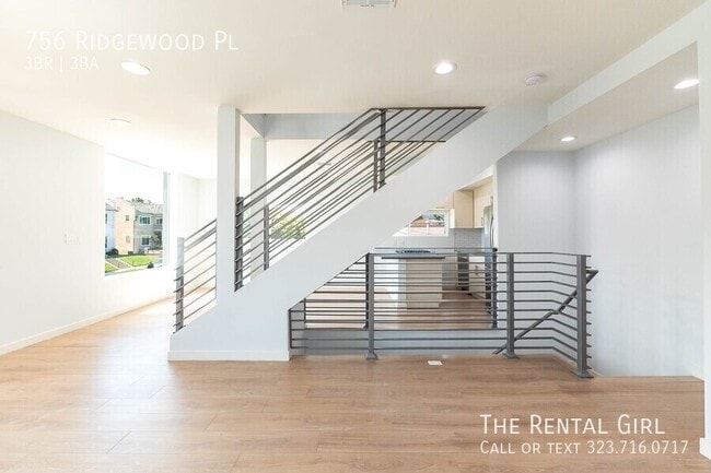 Building Photo - 756 N Ridgewood Pl