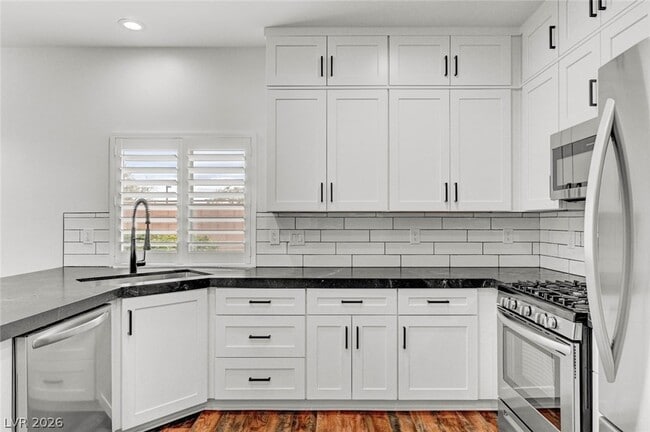 Building Photo - 10544 Allthorn Ave