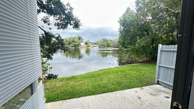 Building Photo - Charming 1BR/1BA Duplex in the Heart of Do...