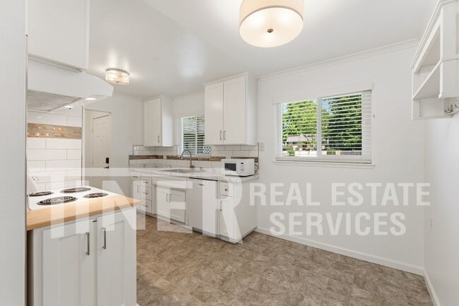 Building Photo - 6000 Coyle Ave