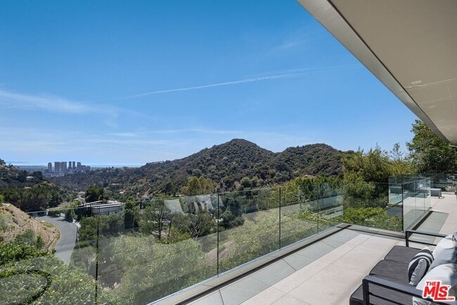 Building Photo - 2189 Summitridge Dr