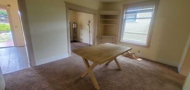 Building Photo - Pre-Leasing for September - 7Bed/3.5bath House