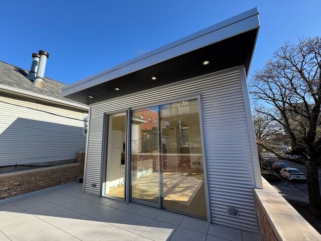 Building Photo - 1317 N Leavitt St