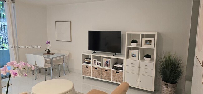 Building Photo - 2539 S Bayshore Dr