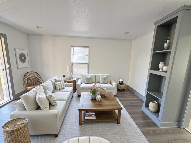 Building Photo - 608 E 4th St