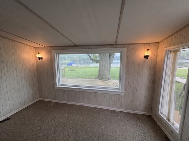 Building Photo - 1353 N Cedar Lane Rd
