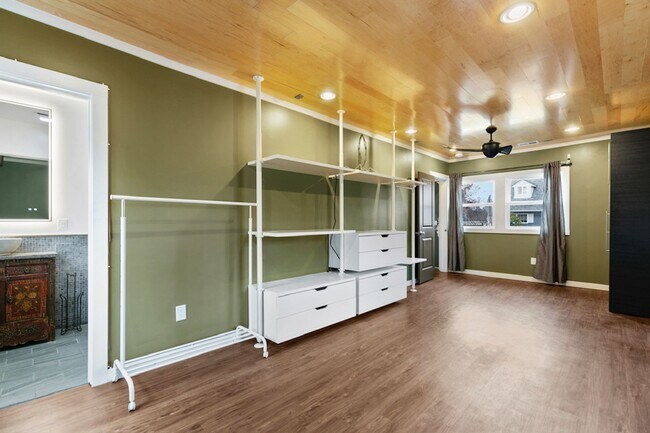 Building Photo - Classic Portland Bungalow