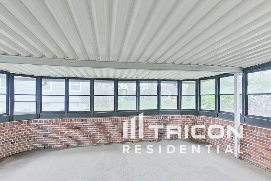 Building Photo - 1546 Grant Dr