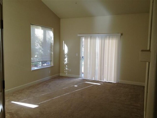 Building Photo - Coming Soon! Beautiful 2bd Townhome In Pri...