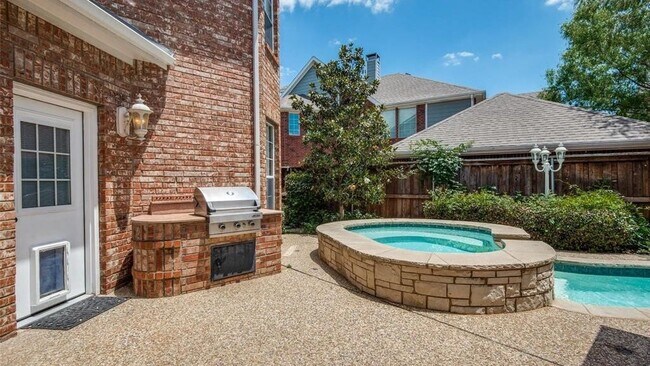 Building Photo - 452 Richmond St