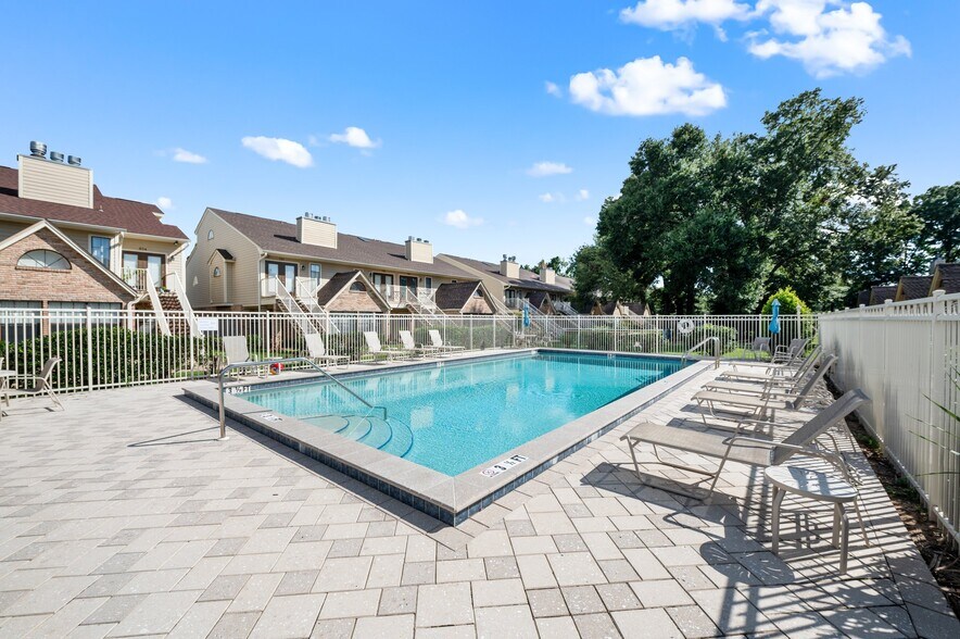 Building Photo - 5001 Grande Dr