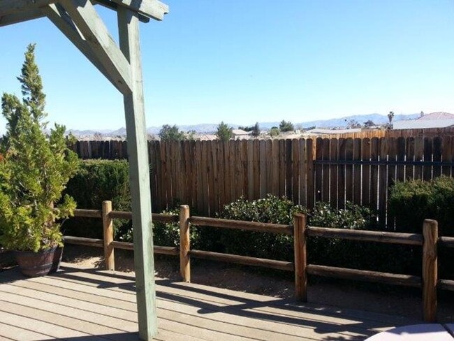Building Photo - spacious 3 bedroom 2 bath home with beautiful yard, jacuzzi,  indoor laundry room