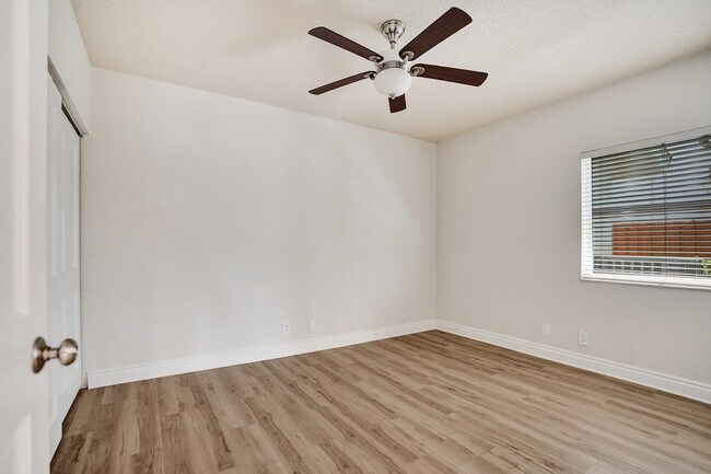 Building Photo - 923 Dogwood Dr
