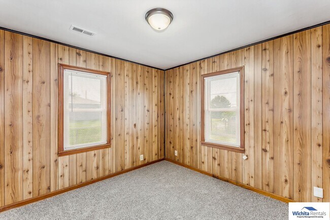 Building Photo - 2 bedroom near Wichita State University