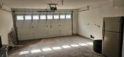 Building Photo - 9310 Lugary Dr