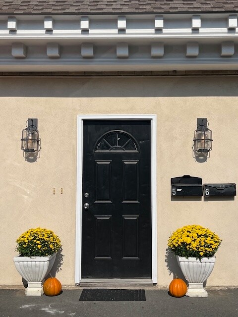 Building Photo - 85 N Main St