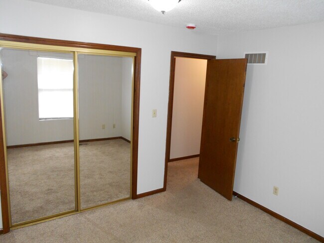 Building Photo - 1021 N Kiger Rd