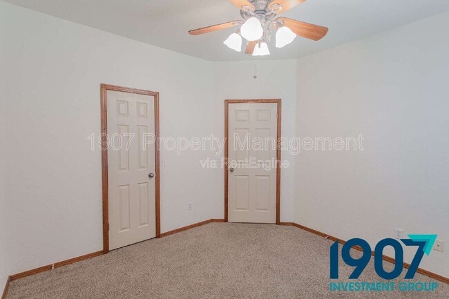 Building Photo - 923 SW 37th St