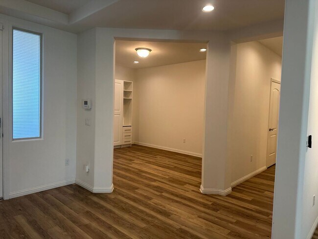 Building Photo - Seven Oaks Highgate Gated Community - READ...