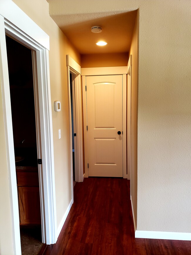 Building Photo - 28450 Pleasant Valley Rd