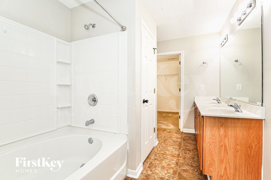 Building Photo - 5004 Emberly Dr