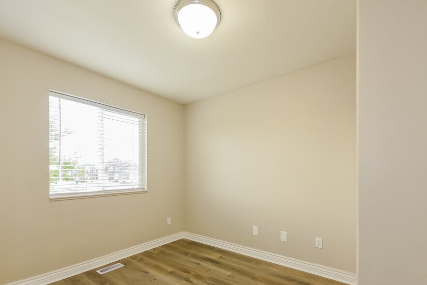 Building Photo - 1112 S 1425 W
