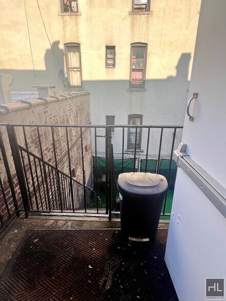 Building Photo - 3BR 1BA Sunny & Renovated w/ Shared Backyard In Flatbush