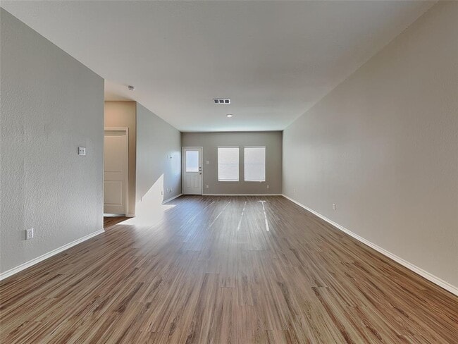 Building Photo - 108 Mica Trl