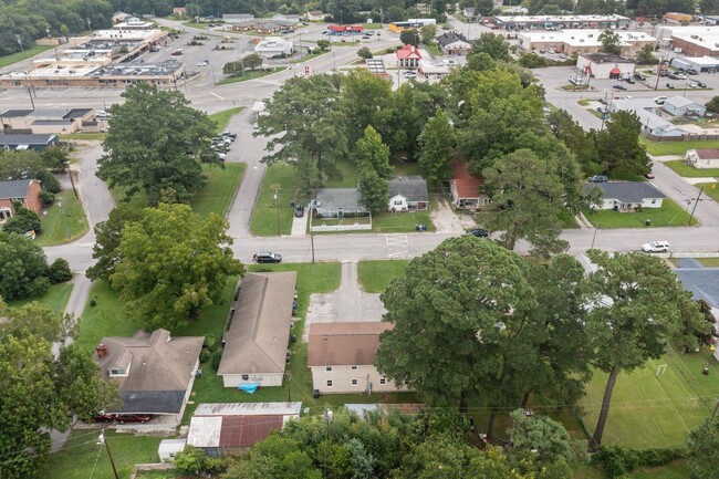 Building Photo - Welcome to Richlands Avenue!