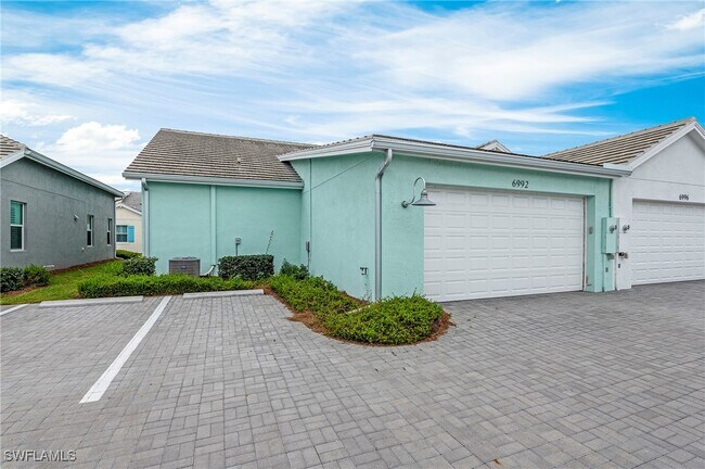 Building Photo - 6992 Saona CT