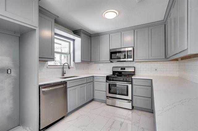 Building Photo - 2051 Oakbluff Dr