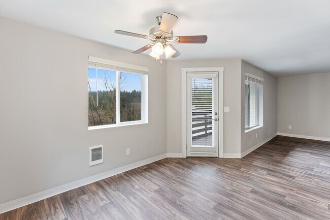 Building Photo - Large Two Bedroom Two Bath with Creek View! $1000 Off! Comes with Washer & Dryer!