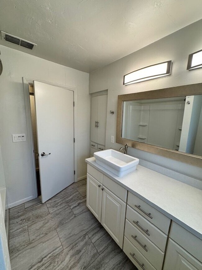 Building Photo - Charming Updated 4-Bedroom Home in the Garden Tract – Hardwood Floors, Central Air, 2-Car Garage ...