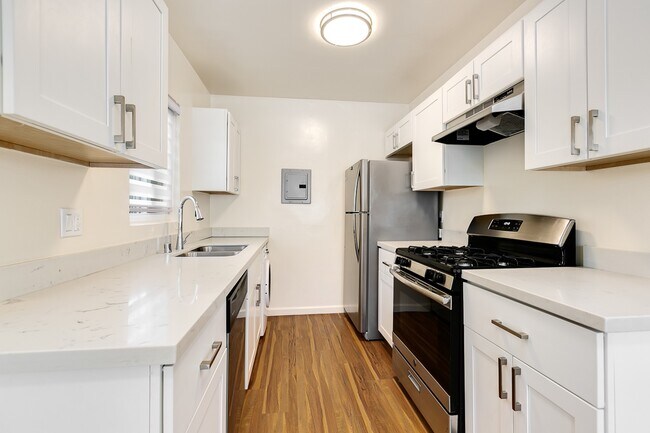 Primary Photo - 285 N. Oakland