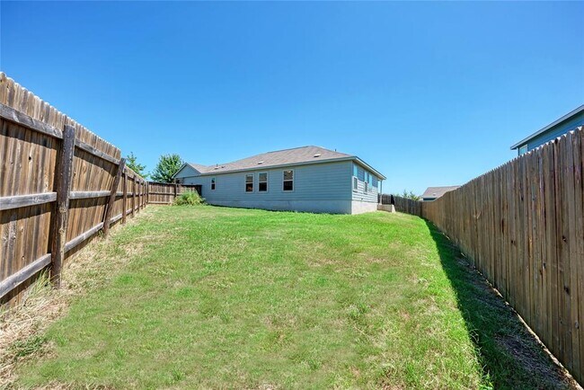 Building Photo - 520 Pandora Cv