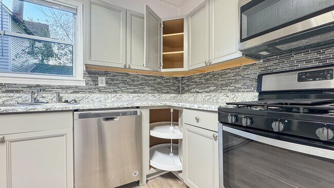 Building Photo - 2728 E Virginia Beach Blvd
