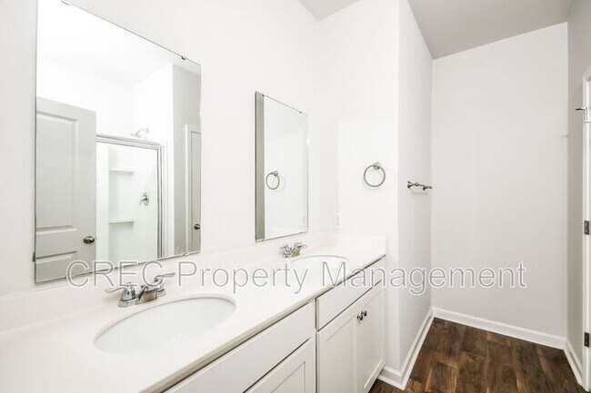 Building Photo - 928 Woodside Creek Ln