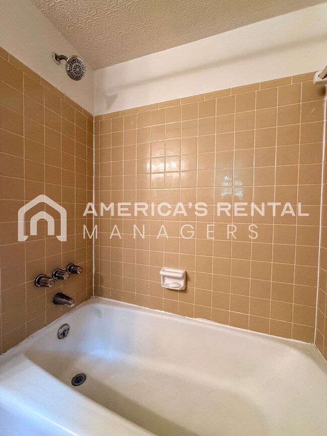 Building Photo - Fantastic 1 Bedroom, 1 Bath Condo for Rent...