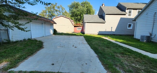 Building Photo - Renovated single-family home
