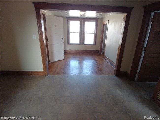 Building Photo - 1535 W Canfield St