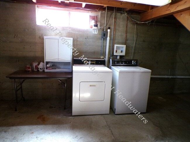 Building Photo - 3 Bedroom House for Rent