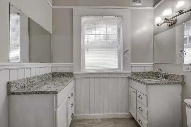 Building Photo - 615 Linwood Ave NE