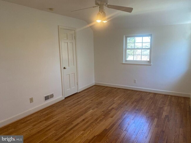 Building Photo - 716 N Overlook Dr