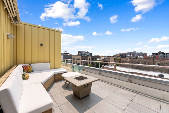 Building Photo - 2300 W Armitage Ave