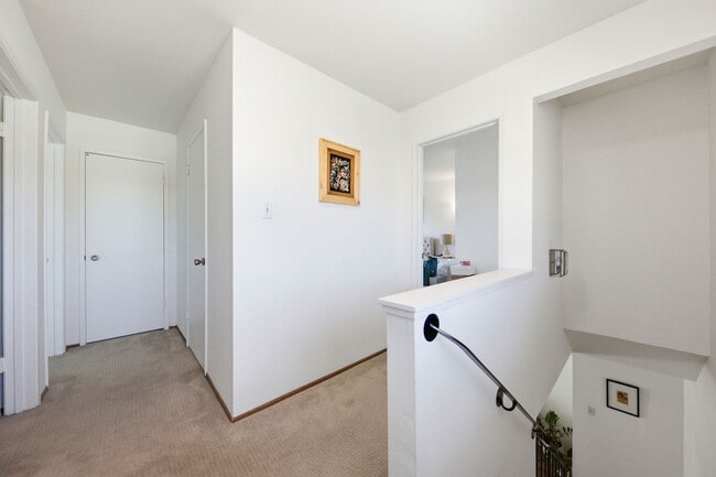 Building Photo - 1208 Admiralty Ln