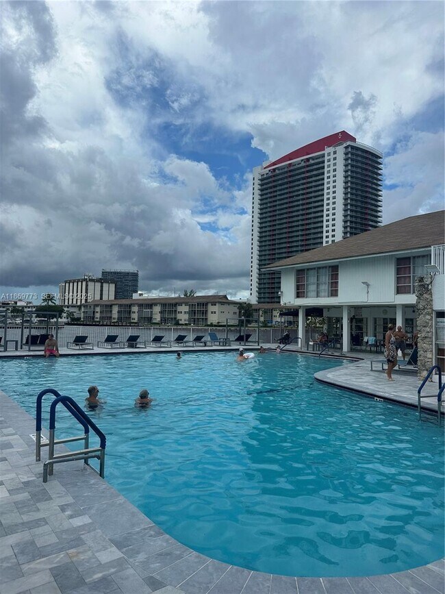 Building Photo - 1849 S Ocean Dr