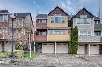 Building Photo - Beautiful 2 Story Town Home - Riverview Terrace Washougal!