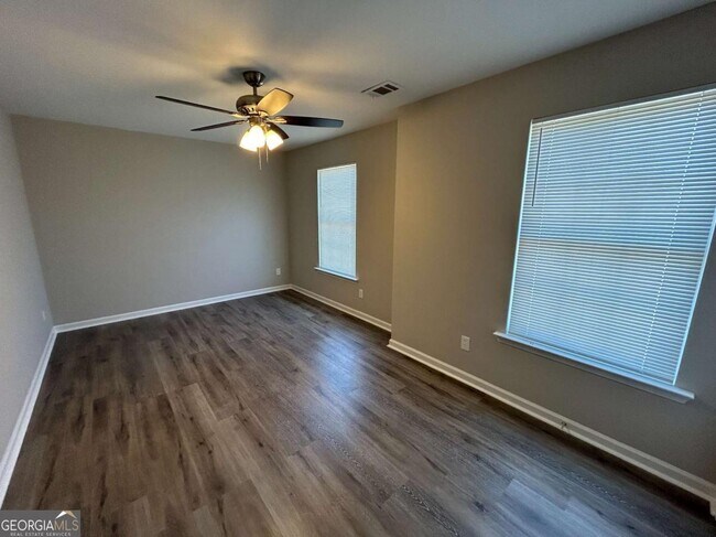 Building Photo - 118 Hidden Lake Cir