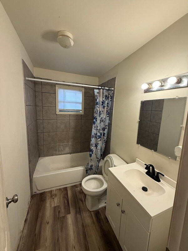 Building Photo - 2112 14th Ave N