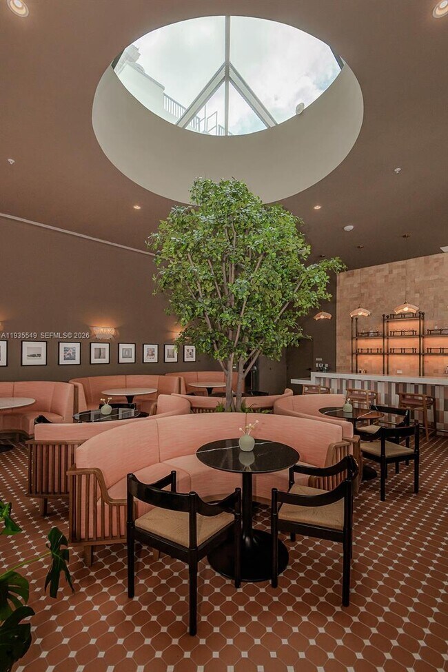 Building Photo - 11 NE 6th St